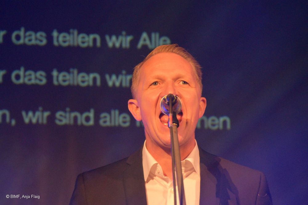 Sänger am Mikro