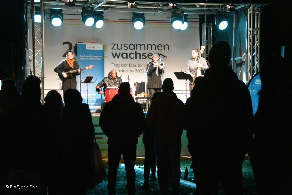 Publikum vor Bühne